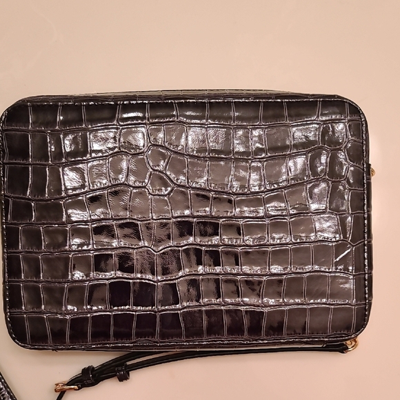 MICHAEL Michael Kors
Jet Set Large Logo Embossed Patent Crossbody Bag - Picture 6 of 7